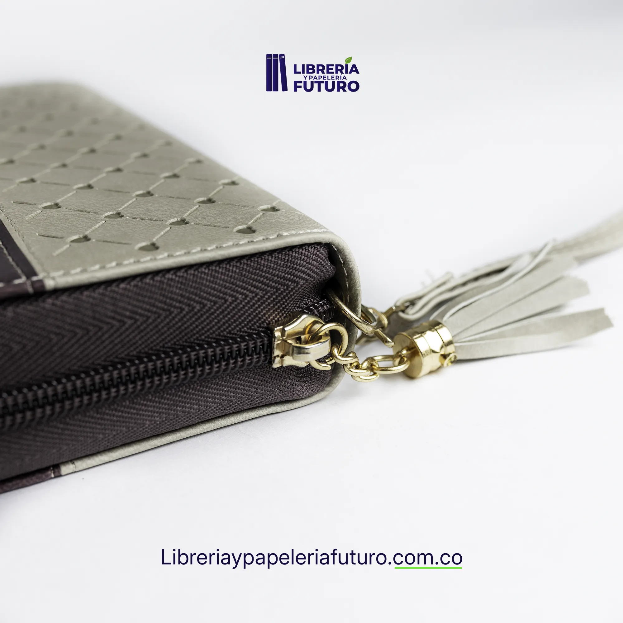 Biblia beige/café tipo chequera - Image 6