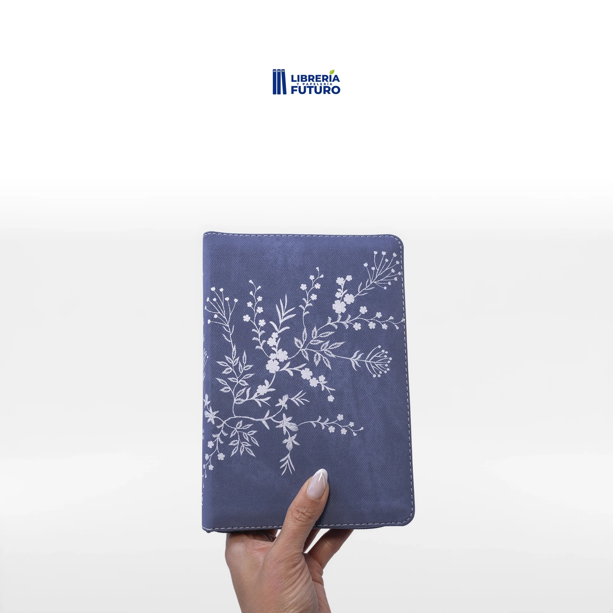 Biblia pequeña azul floral - Image 3
