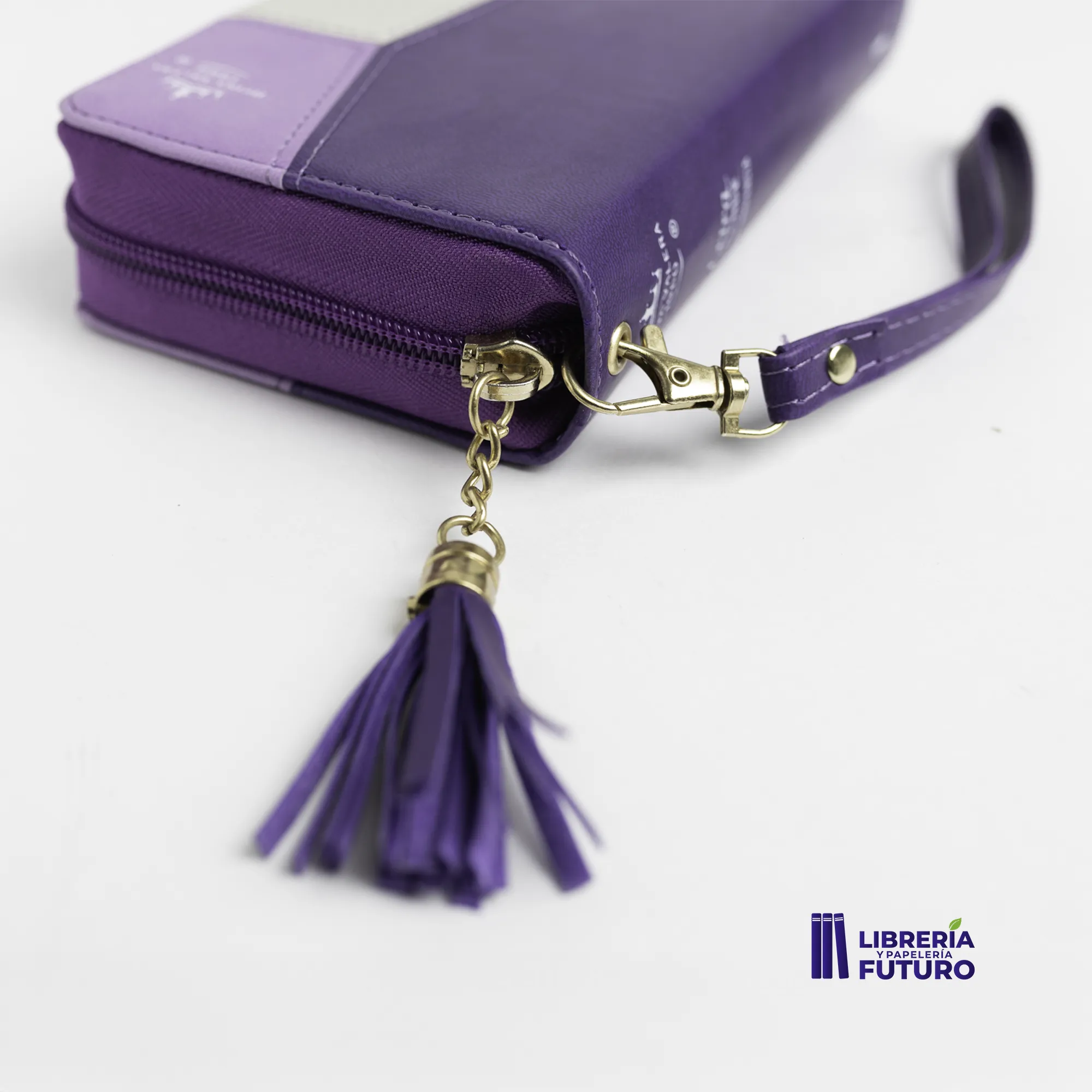 Biblia morada tipo chequera - Image 7